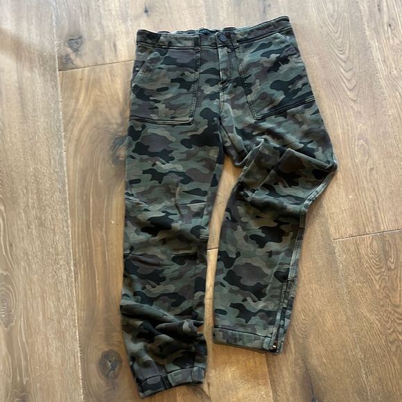 Sanctuary Camo jogger sweatpant with zippers on ankles - Picture 2 of 4